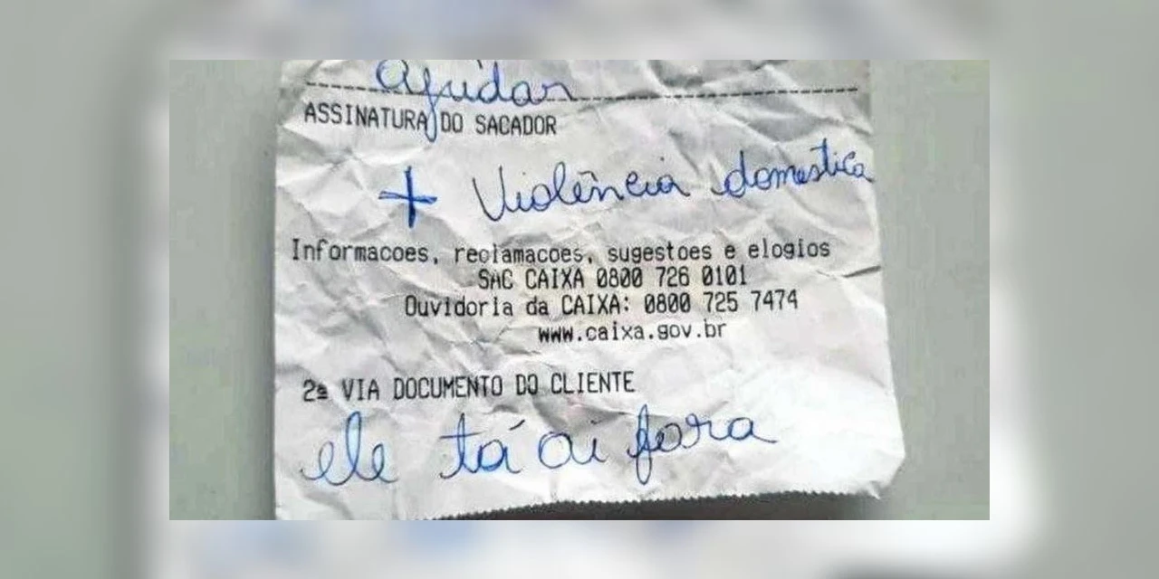 Mulher que sofria violência doméstica usa bilhete para pedir ajuda a funcionário de banco