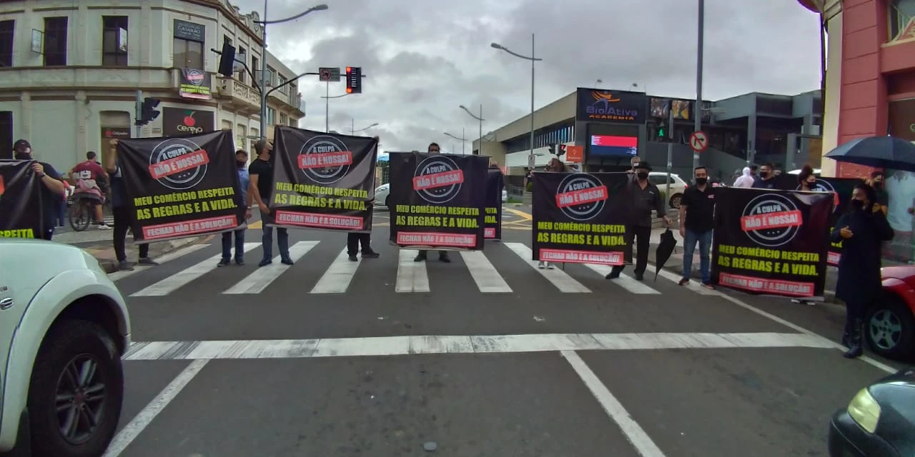 Vídeo: Comerciantes protestam na Avenida Vicente Machado