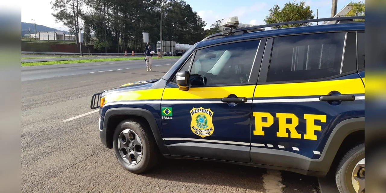 Motoristas bloqueiam BR-116 para protestar contra preço do combustível