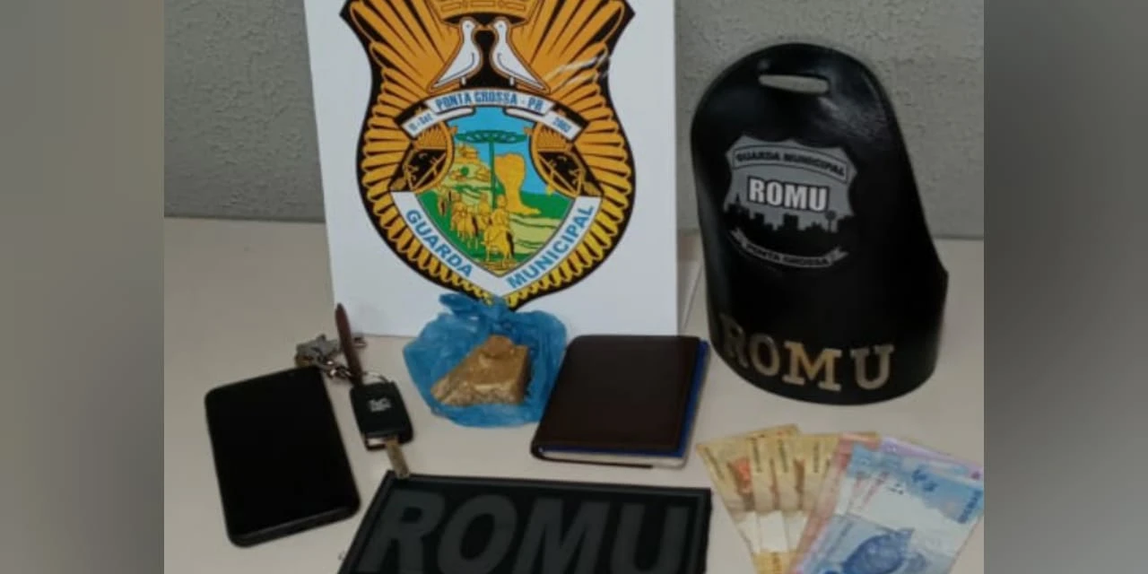 Homem esconde droga dentro da cueca, tenta fugir mas é detido pela Guarda Municipal em PG