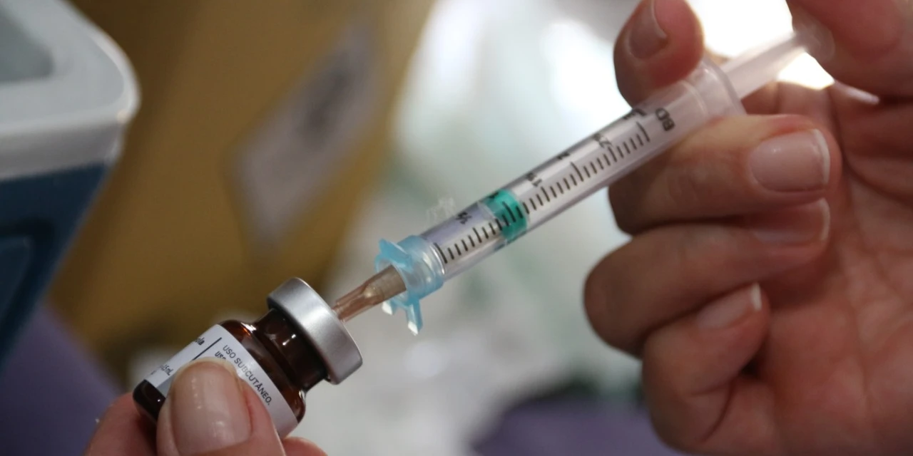 Idosa recebe doses de vacinas diferentes contra a COVID-19 em Maringá