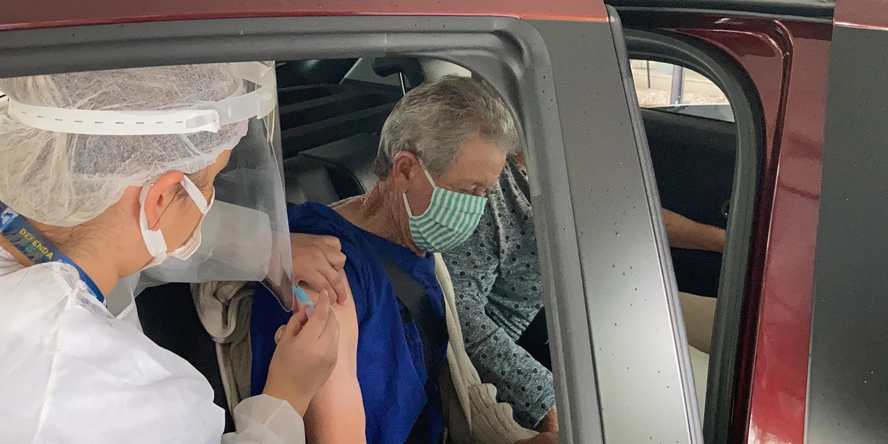 Idosos com 79 anos ou mais poderão se vacinar no final de semana em PG