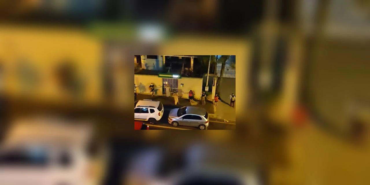 Vídeo: Grupo faz orações em frente a hospital de Ponta Grossa