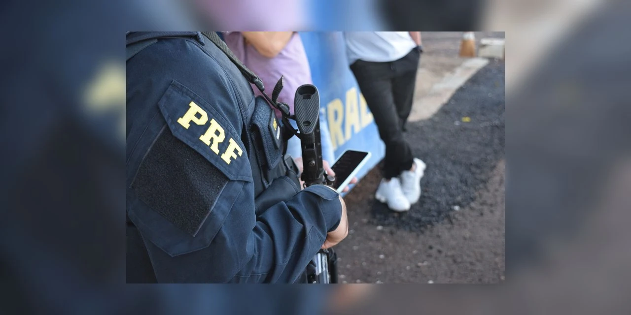 Homem condenado por estupro é flagrado viajando de ônibus e acaba preso pela PRF