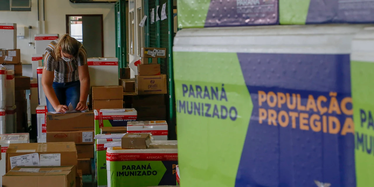 Saúde distribui lote de medicamentos para intubação a 31 hospitais do Paraná