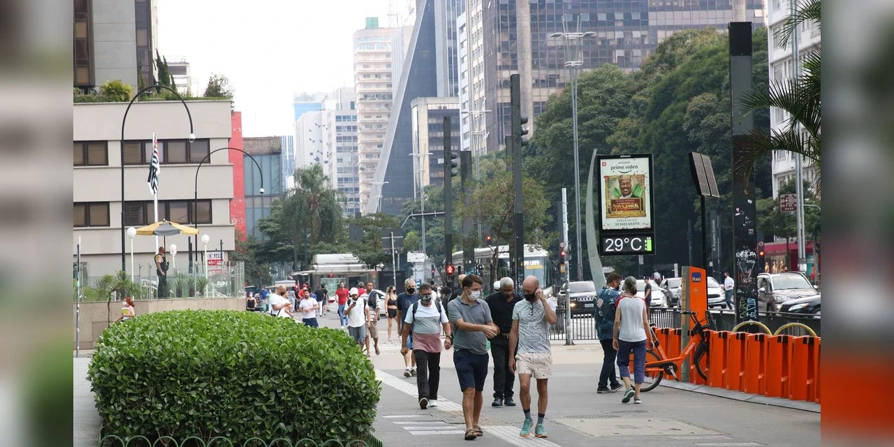 Prefeito de SP adianta cinco feriados municipais para tentar frear COVID-19