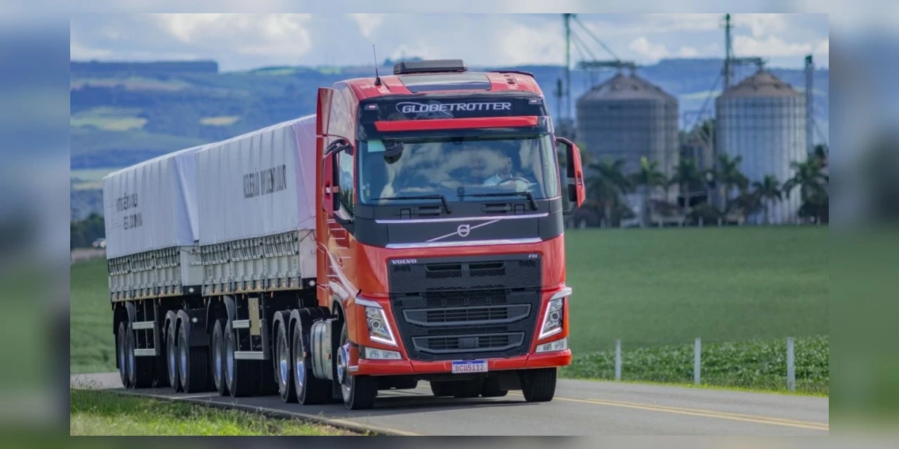 Volvo suspende produção de caminhões na fábrica de Curitiba