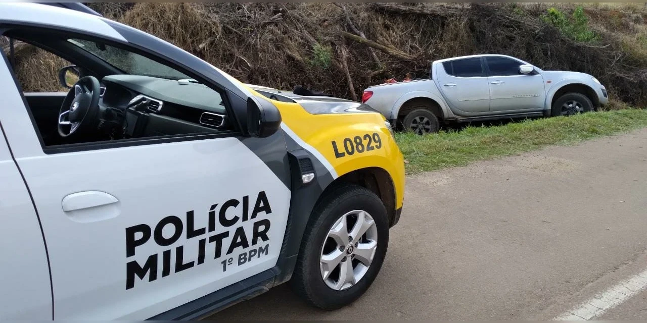 Após perseguição, PM recupera veículo roubado em Castro