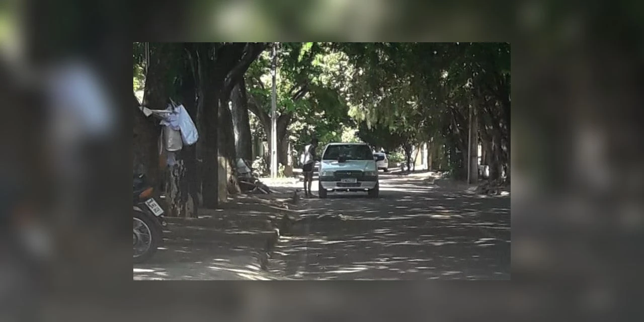 Com COVID-19, mulher cospe em pessoas na rua e é detida pela polícia no Paraná