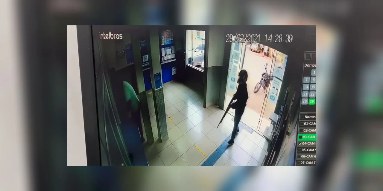 Vídeo: Câmeras flagram assalto à mão armada em lotérica de Ponta Grossa