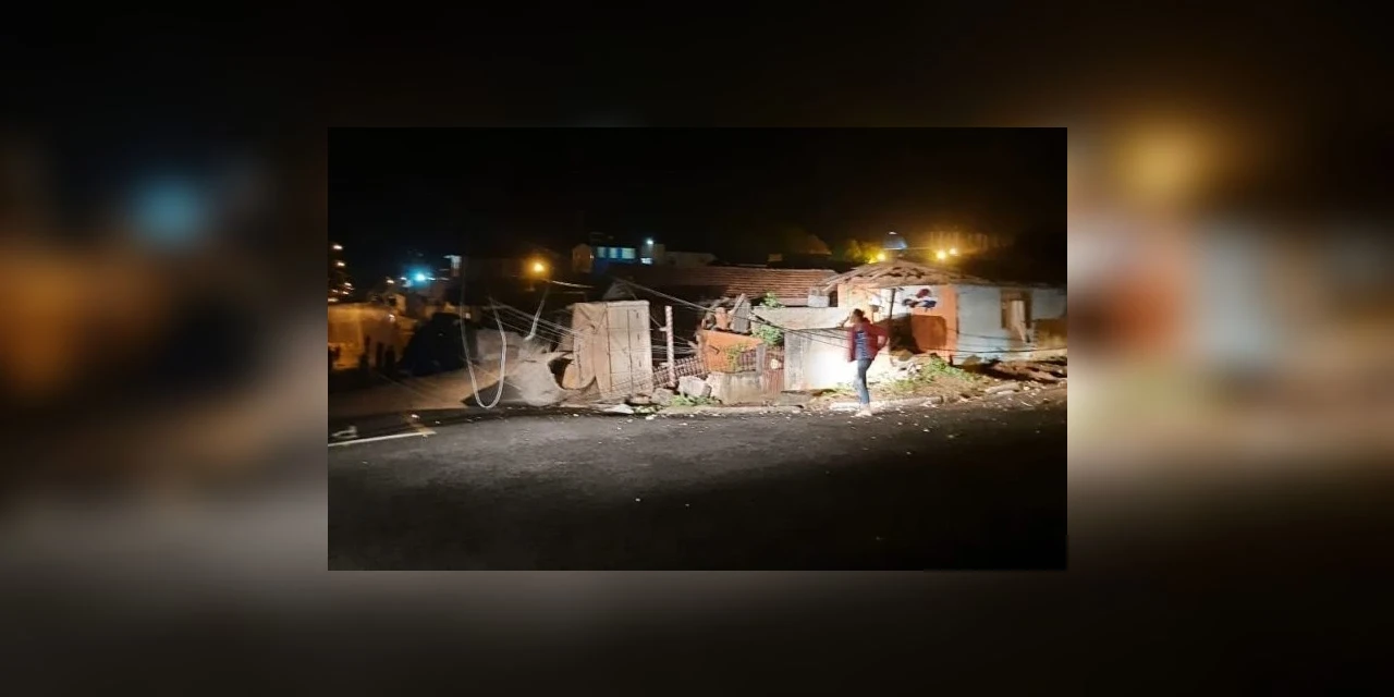 Caminhão desgovernado atinge cinco carros e residências em Castro