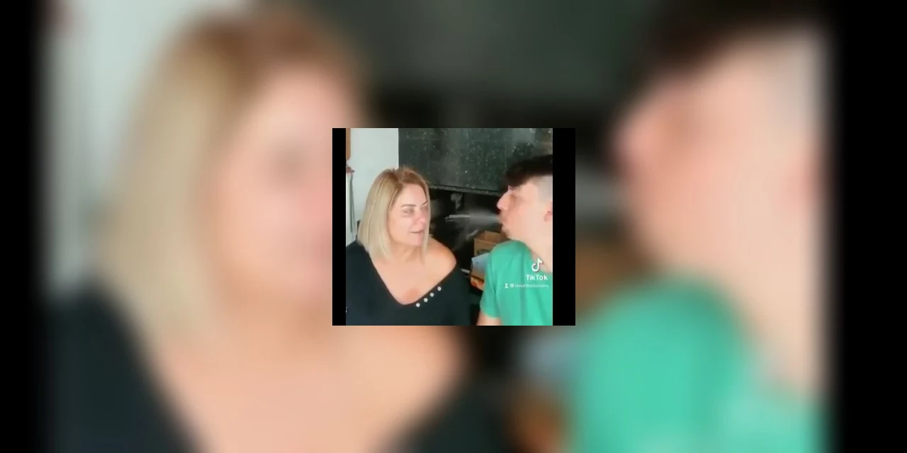 Jair Renan cospe no rosto da mãe em pegadinha e vídeo gera revolta em internautas