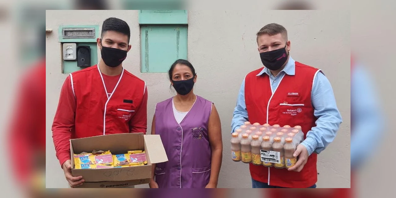 Rotaract Alagados doa chocolates à entidades que atendem crianças em PG