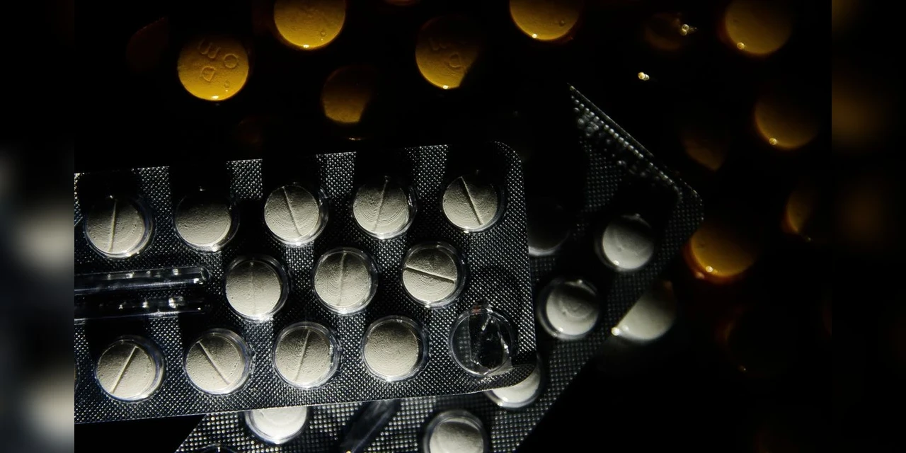 Anvisa alerta para riscos da automedicação