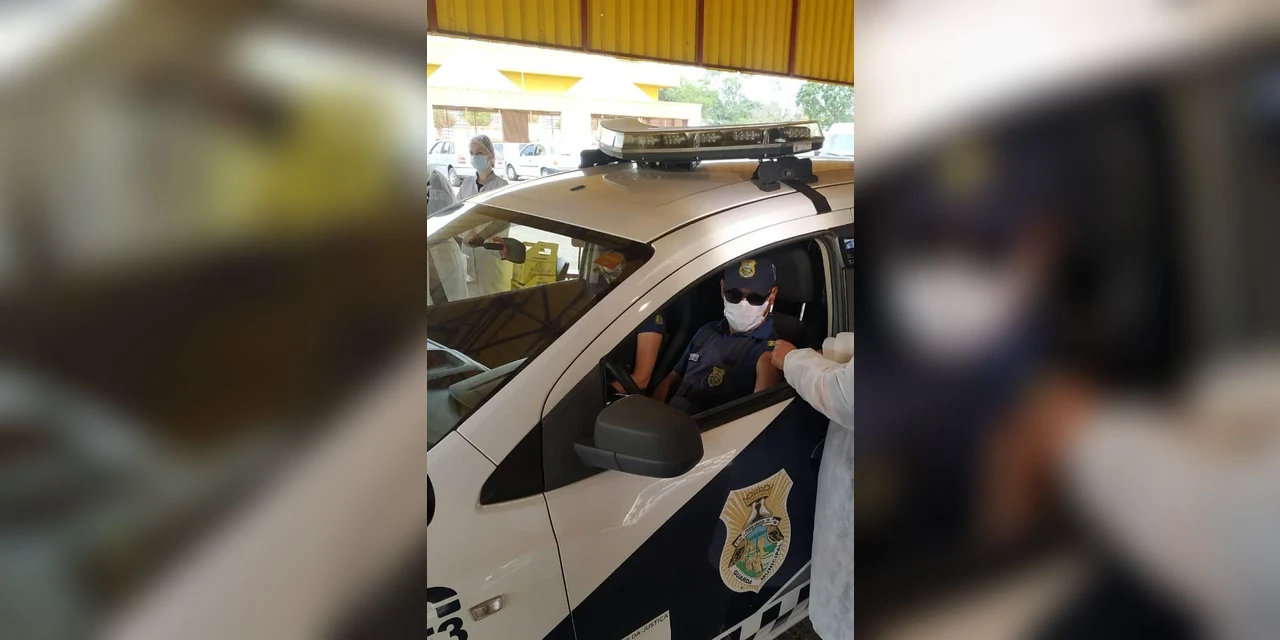 Fotos: Guardas Municipais recebem primeira dose da vacina contra COVID-19