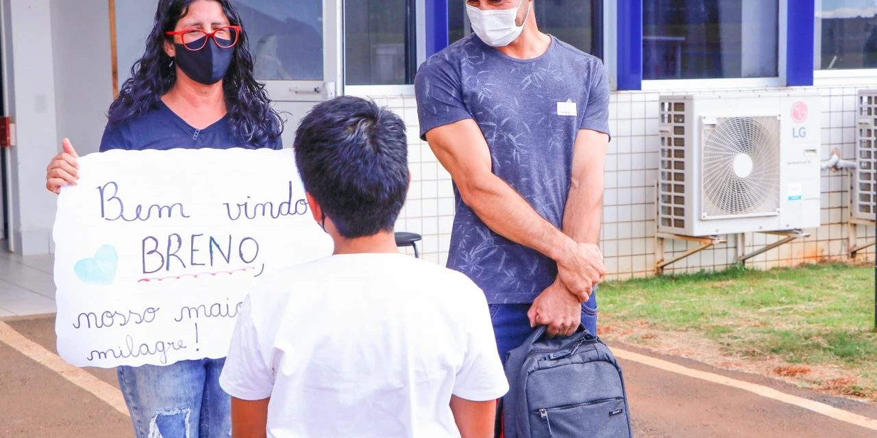 Fotos: Paciente de 12 anos recebe alta após internamento no HU-UEPG com COVID-19