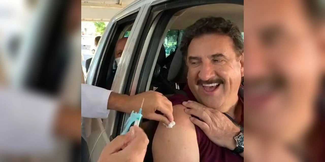 Aos 65 anos, apresentador Ratinho é vacinado contra COVID-19 no Paraná