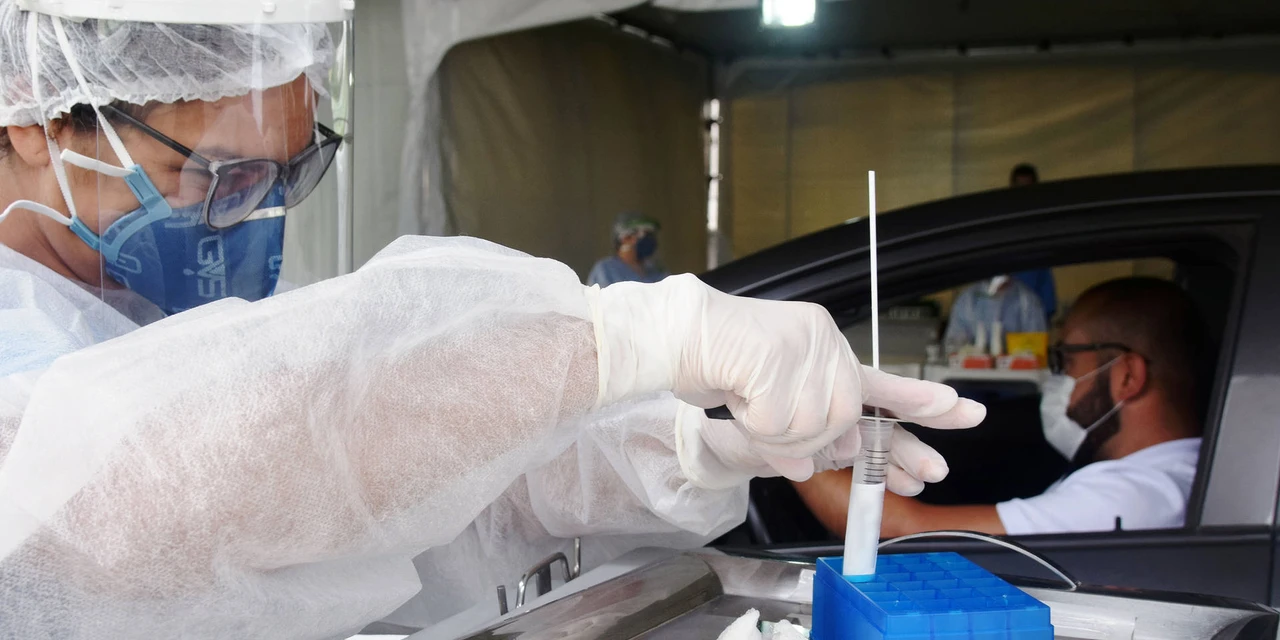 Apesar de alto, número de casos de COVID-19 cai pela 5ª semana consecutiva no Paraná