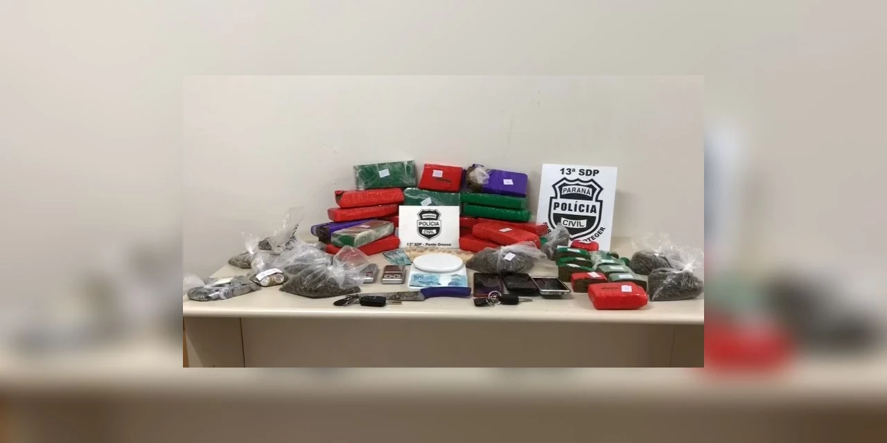 Homem tenta dispensar drogas em vaso sanitário e acaba preso pela Polícia Civil em PG