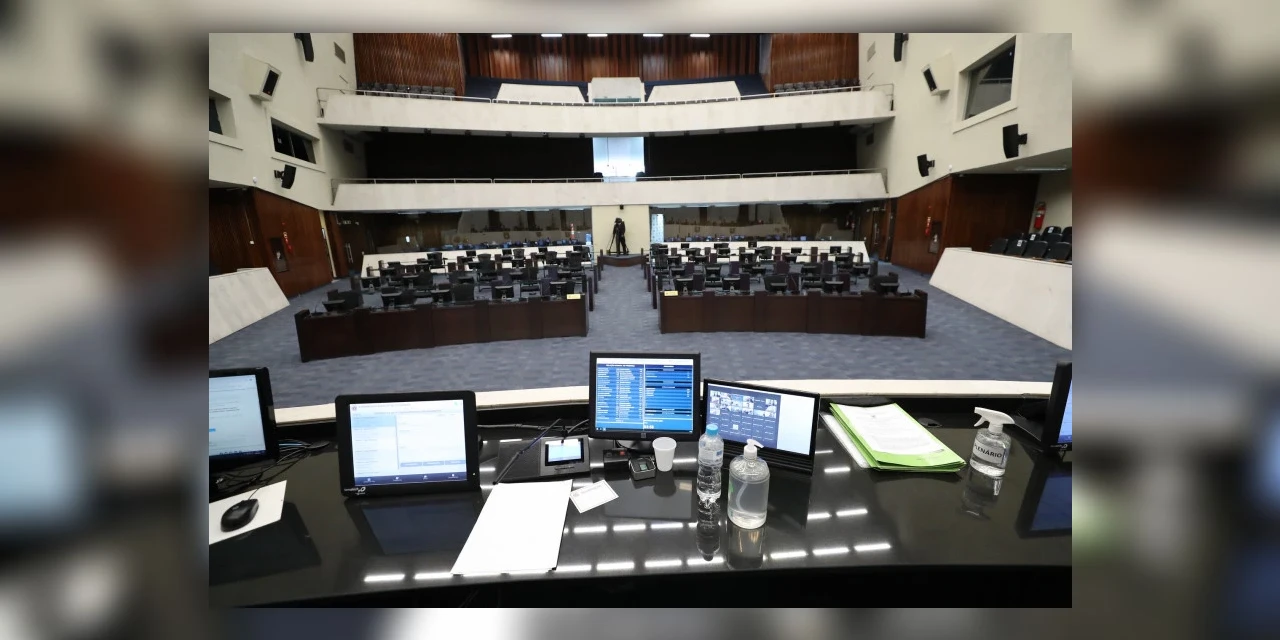 Projeto que pune em até R$ 112 mil os atos racistas cometidos nos estádios volta à pauta da Assembleia