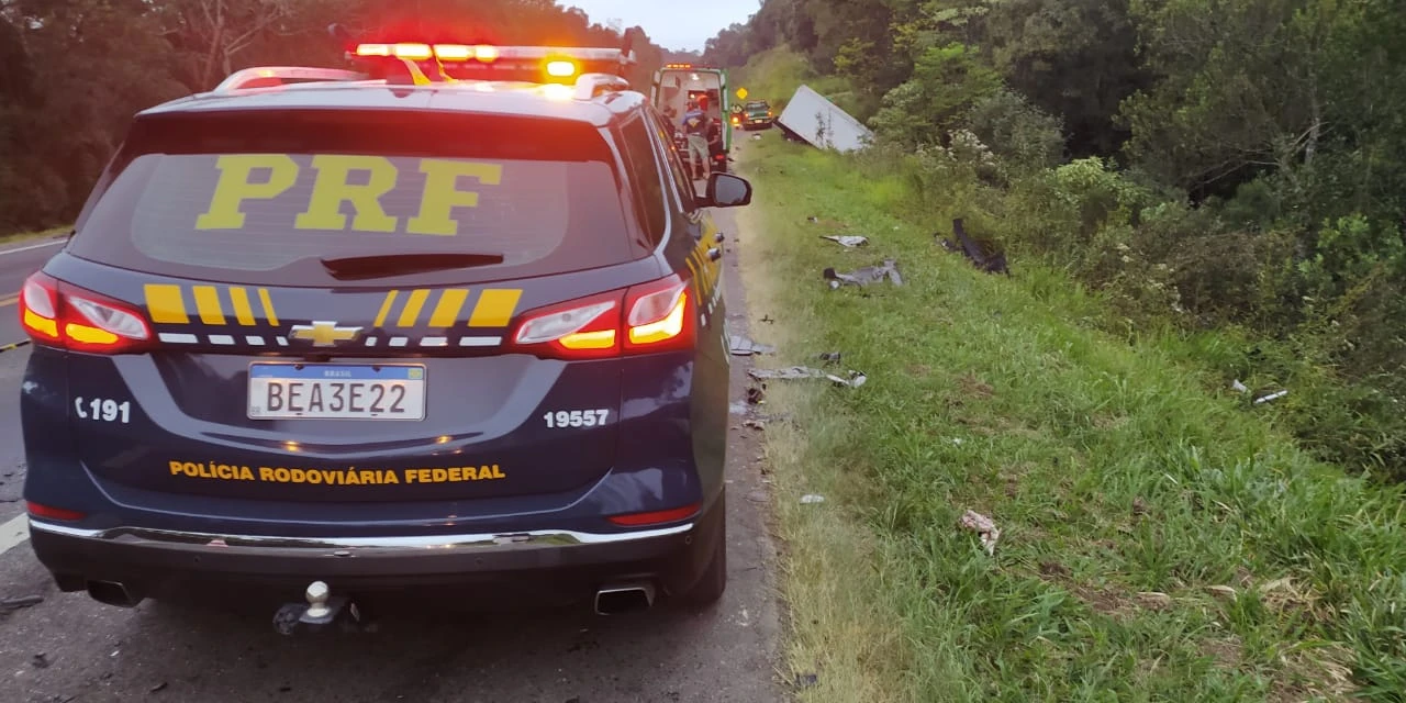 Fotos: Grave acidente envolvendo três veículos deixa um morto na BR-277, em Prudentópolis