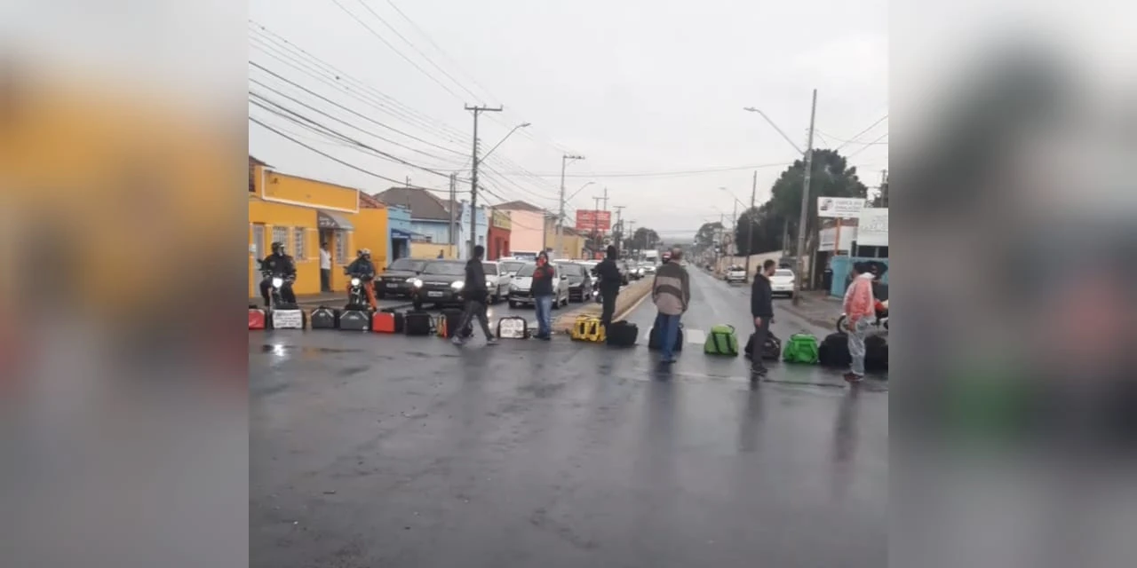 Vídeo: Motoboys fazem protesto em Uvaranas na tarde deste sábado (17)