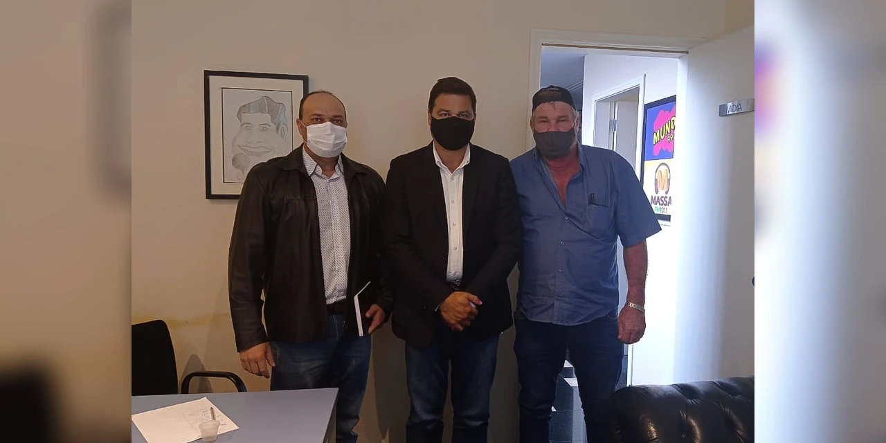 Butina, prefeito de Tibagi, se reúne com Sandro Alex e solicita melhorias para infraestrutura da cidade