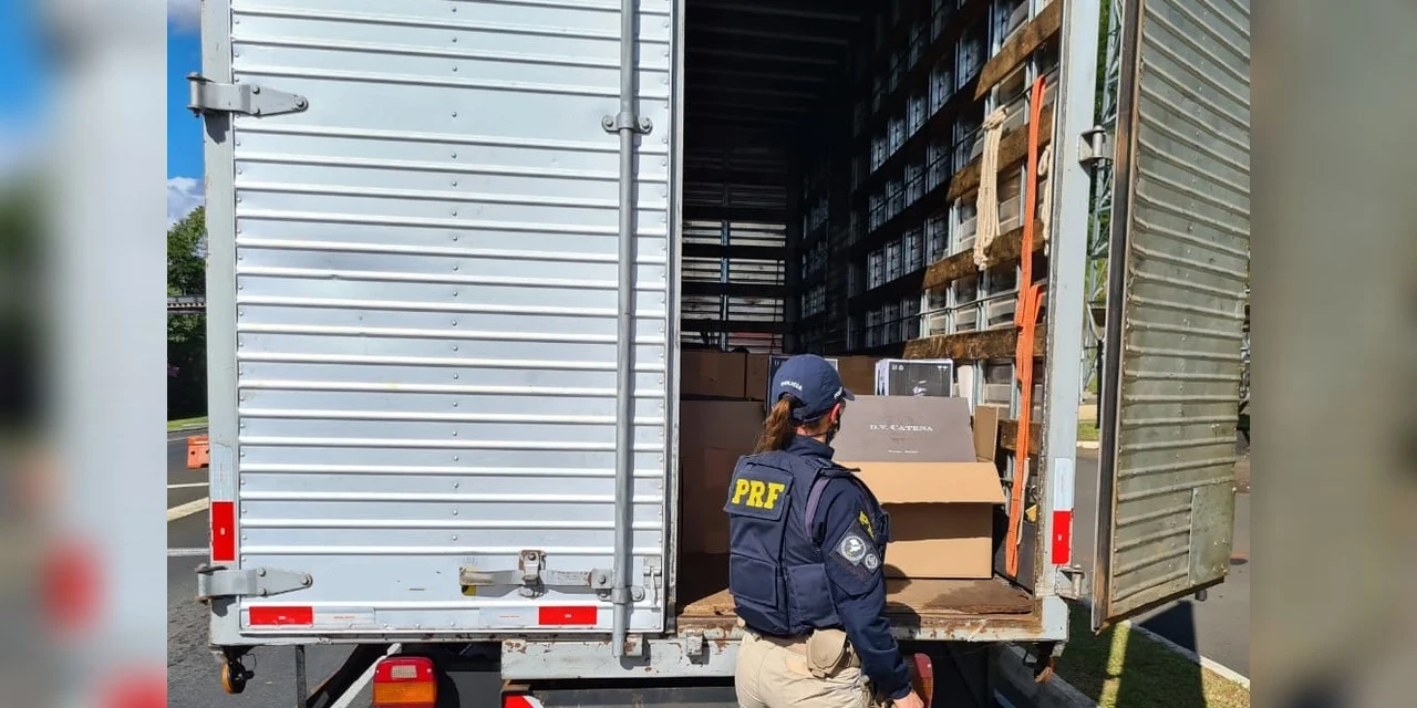 PRF apreende cerca de três mil garrafas de vinho importadas irregularmente no Paraná