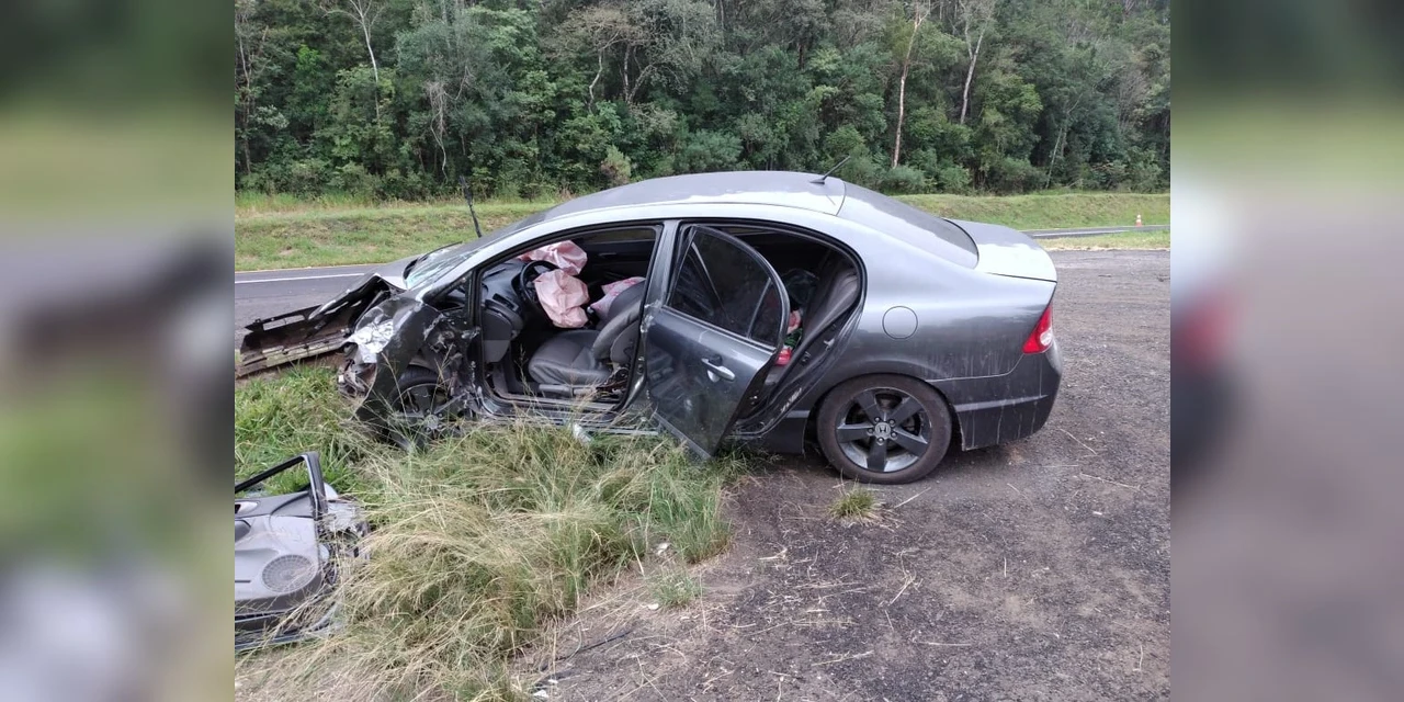 Colisão entre carro e caminhão na BR-277 deixa duas pessoas gravemente feridas