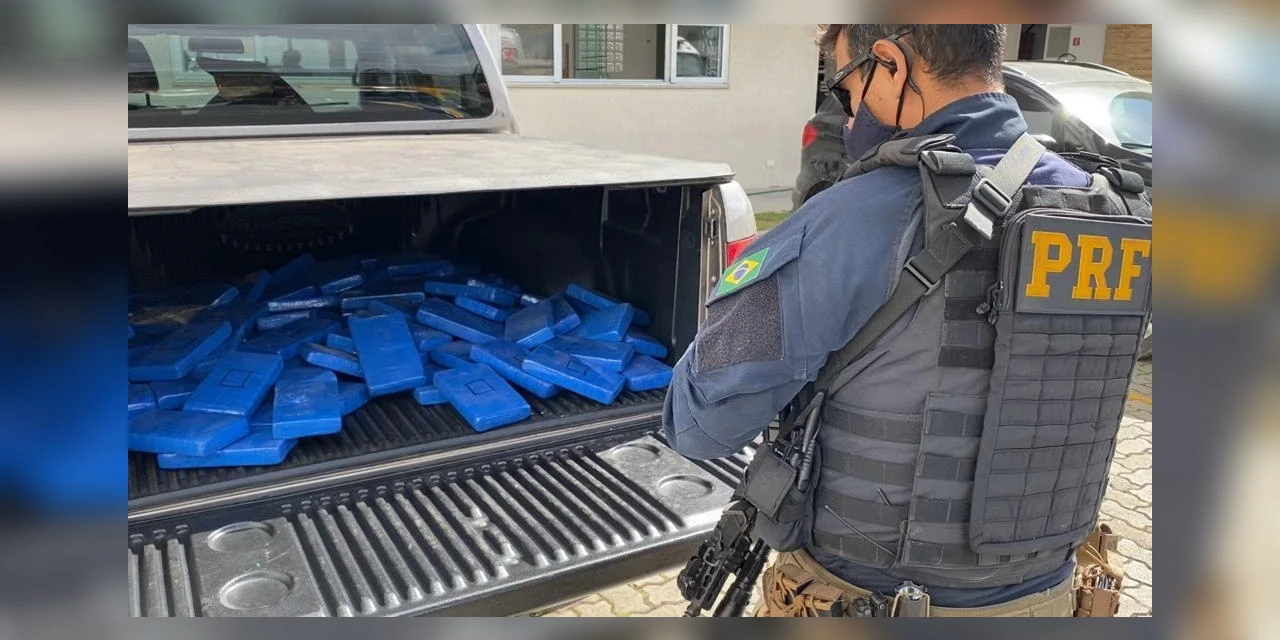 Vídeo: PRF apreende mais de 100 kg de cocaína em fundo falso de veículo no Paraná