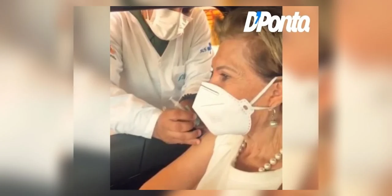 Vídeo: Prefeita Elizabeth recebe segunda dose de vacina contra COVID-19 em PG