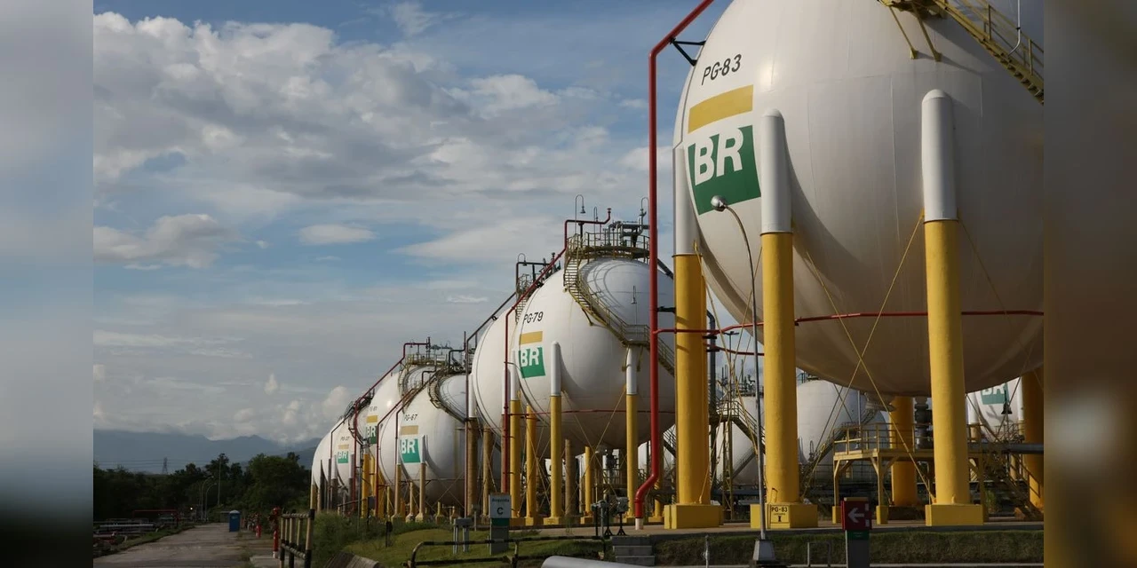 Petrobras reduz preços do diesel e da gasolina nas refinarias mas preços nas bombas pode não sofrer baixa