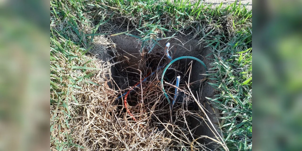 Fotos: Vândalos furtam fios de complexo esportivo em Tibagi