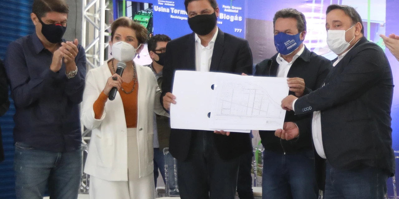 Elizabeth entrega projeto de R$19 mi ao Governo do Estado para pavimentação de ruas do Distrito Industrial de PG