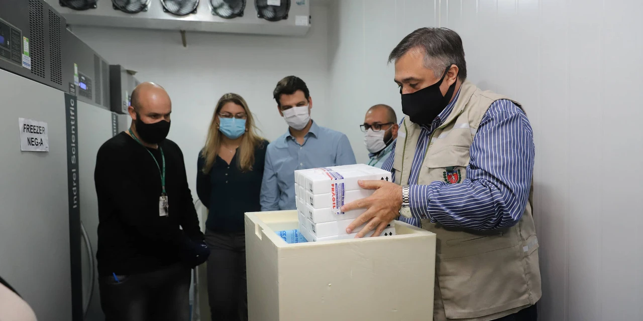 Vacinas da Pfizer já estão no Paraná; Regional de Saúde de PG não deve receber doses