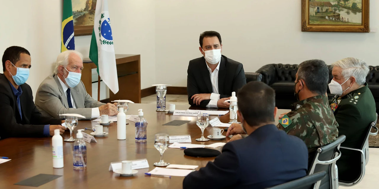 Ratinho Junior apresenta ao presidente do Superior Tribunal Militar projeto da ESA em Ponta Grossa