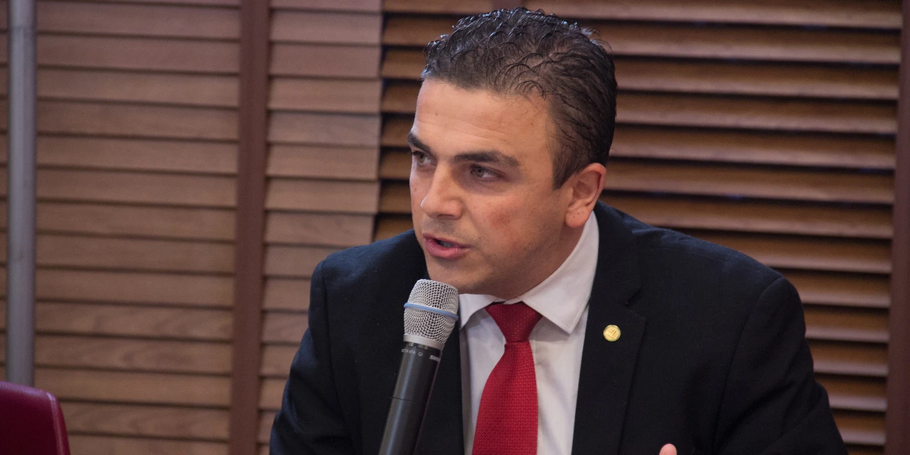 Deputado Aliel Machado pede suspensão de portaria que permite supersalários