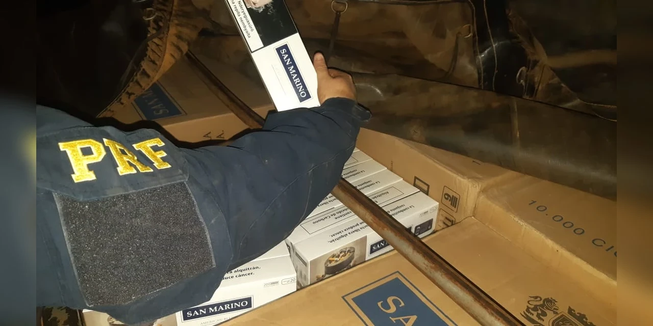 Vídeo: PRF apreende 630 quilos de maconha e 1 milhão maços de cigarros durante o final de semana no Paraná