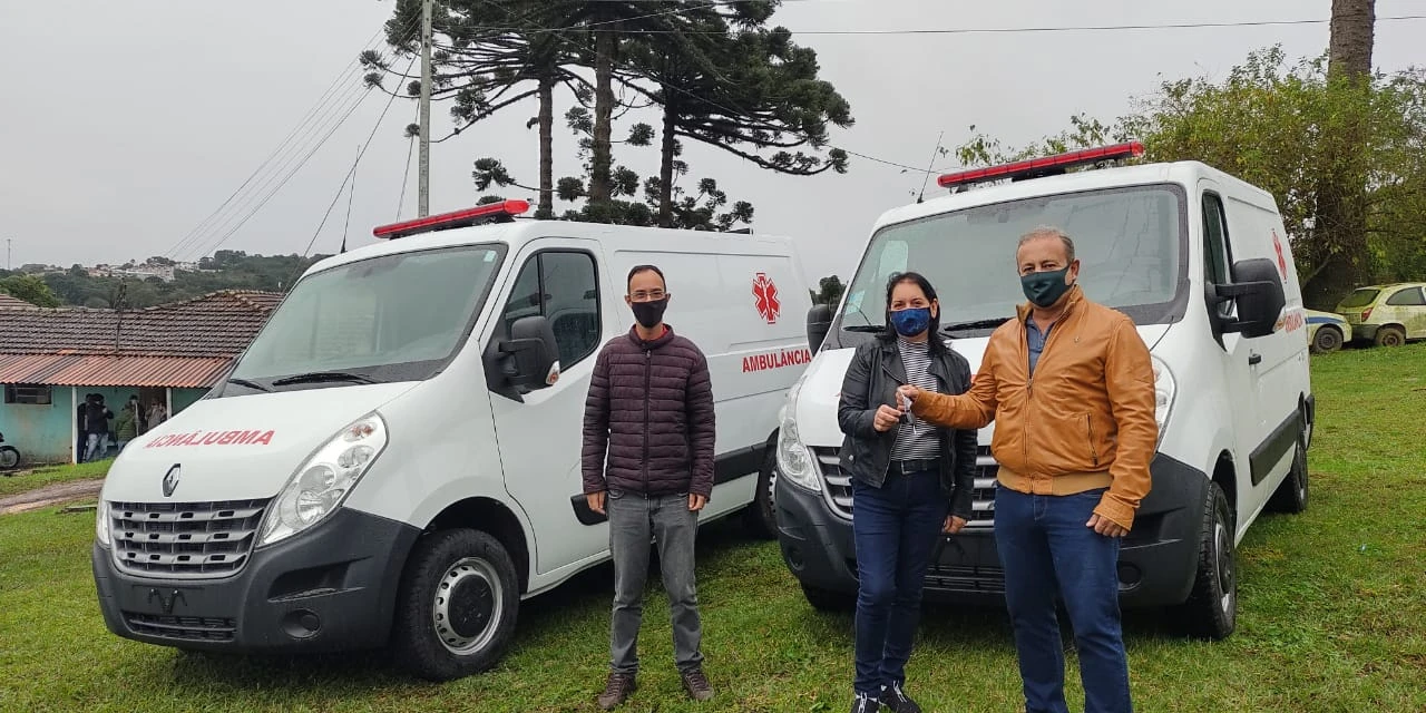 Com investimento de R$ 350 mil, Saúde de Castro recebe duas novas ambulâncias para o município