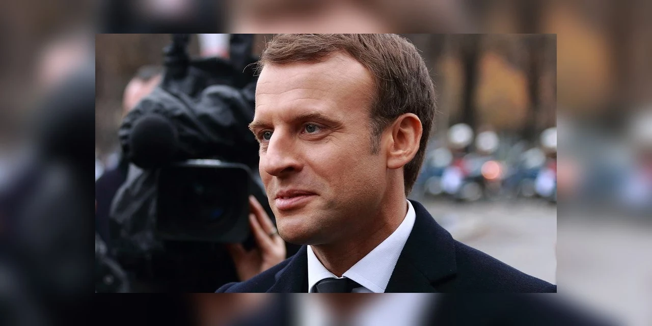 Vídeo: Presidente da França recebe tapa na cara durante passeio