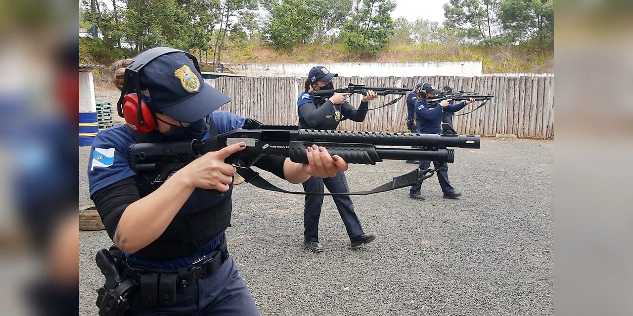 Fotos: Guardas Municipais participam de curso de tiro em Ponta Grossa