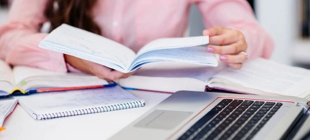Economia & Vida: "Preciso estudar para ganhar dinheiro?"; por Sara Pavarini