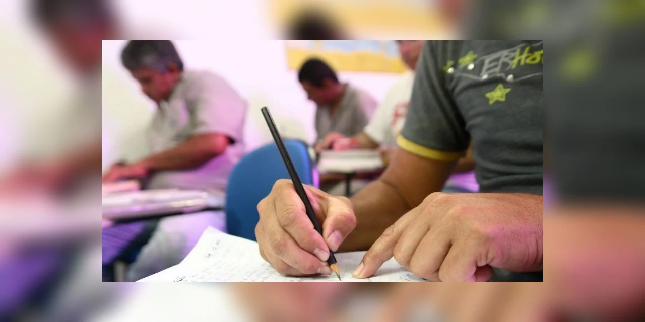 Ensino Médio na modalidade EJA pode ser concluído em um ano e meio; matrículas estão abertas