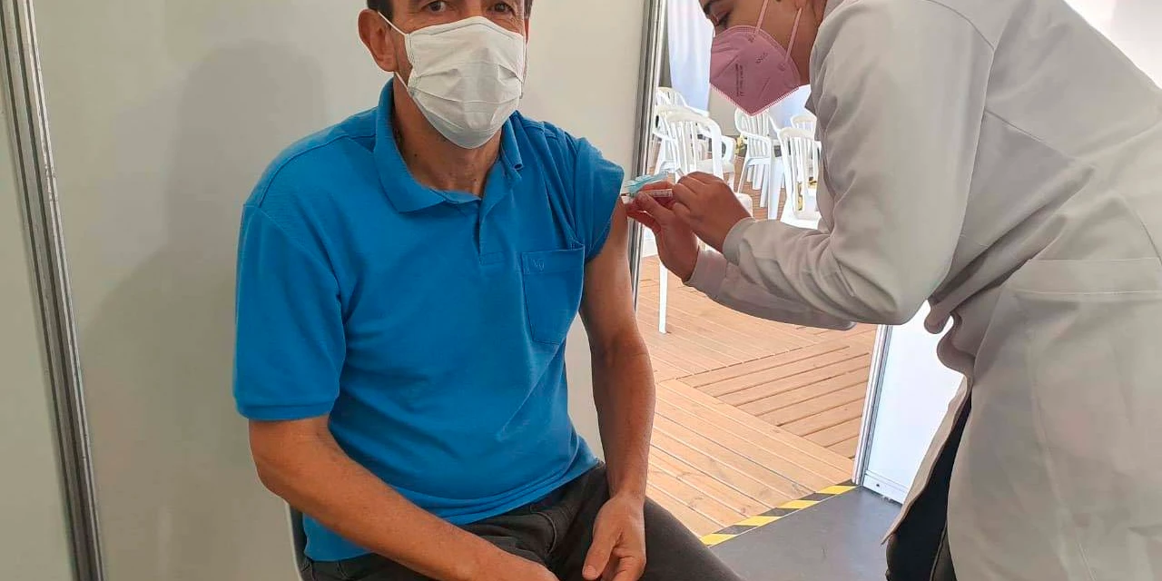 Mais de 200 mil profissionais da Educação Básica já foram vacinados no Paraná