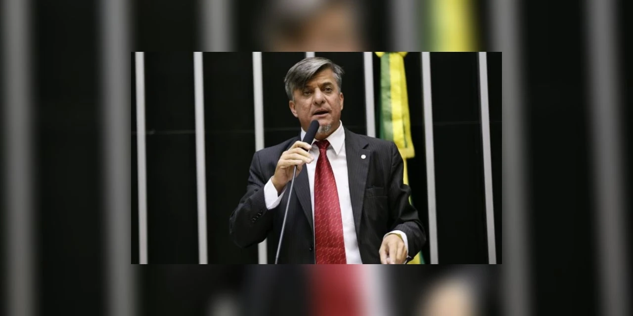 Deputado federal Boca Aberta se apresenta para cumprir pena de prisão, em Londrina