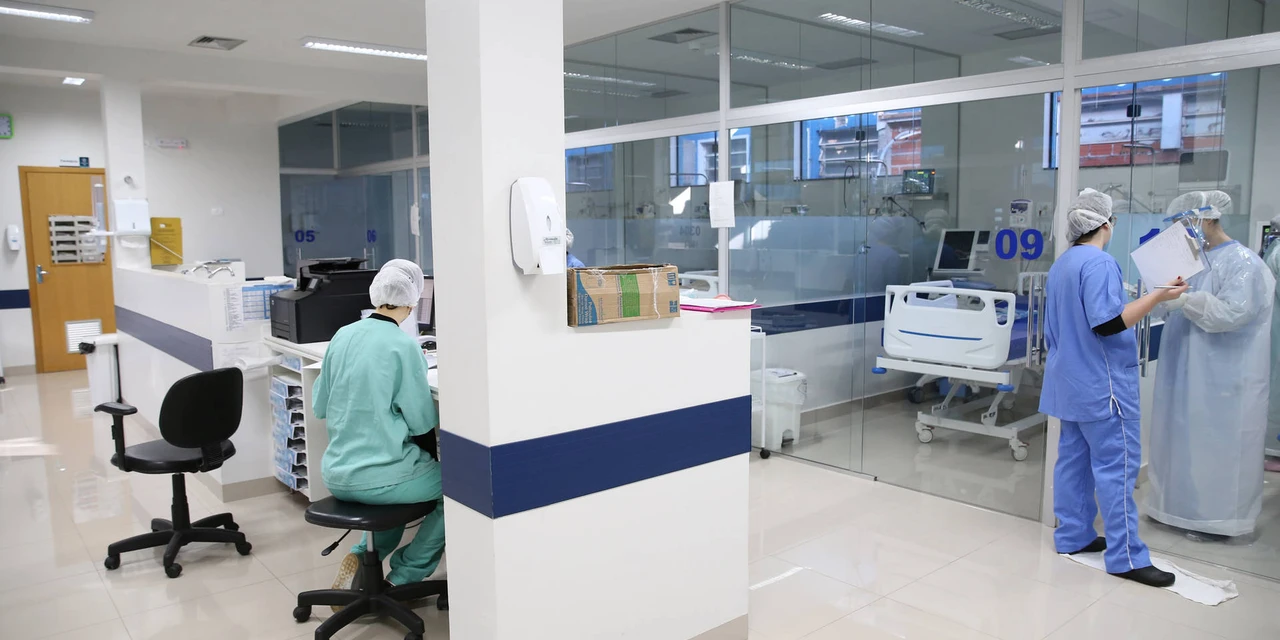 Pela 1ª vez em quatro meses, ocupação de leitos de UTI COVID-19 fica abaixo de 90% no Paraná