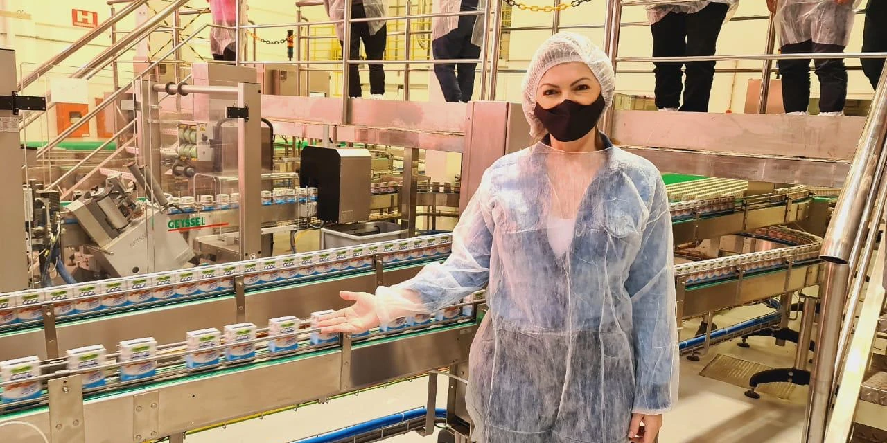 'Caravana do leite', com a presidente da Comissão do Agro Aline Sleutjes, chega ao Rio Grande do Sul