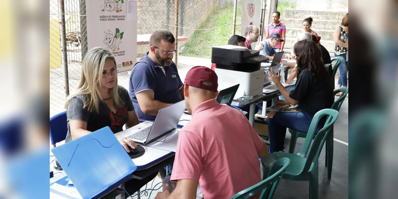 Agência do Trabalhador oferece 300 vagas de emprego em ação na vila DER nesta sexta (9); veja como participar