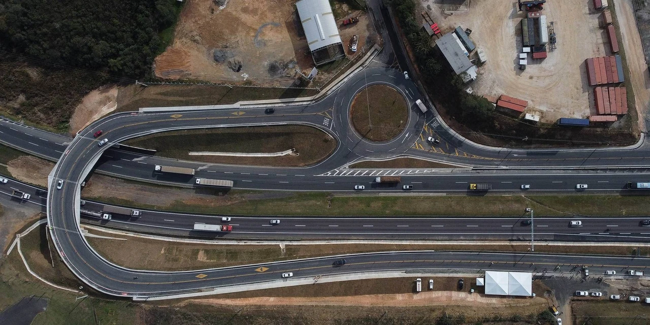 Viaduto, construído devido ao acordo de leniência, é inaugurado em Campo Largo
