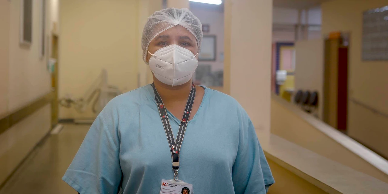 "Vacina protege, mas ainda não é hora de baixar a guarda”, alerta primeira paranaense imunizada